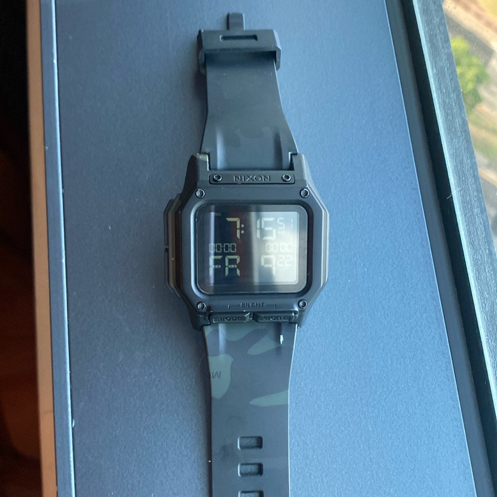 Black / camouflage Nixon regulus watch